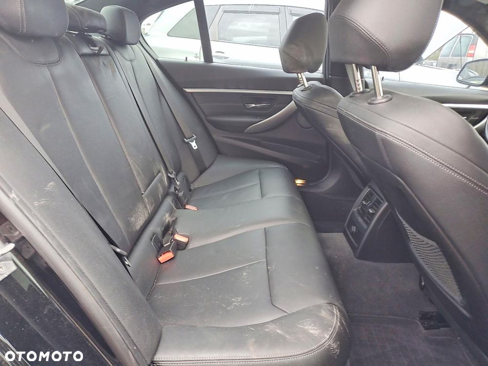 BMW Seria 3 330i xDrive M Sport - 10