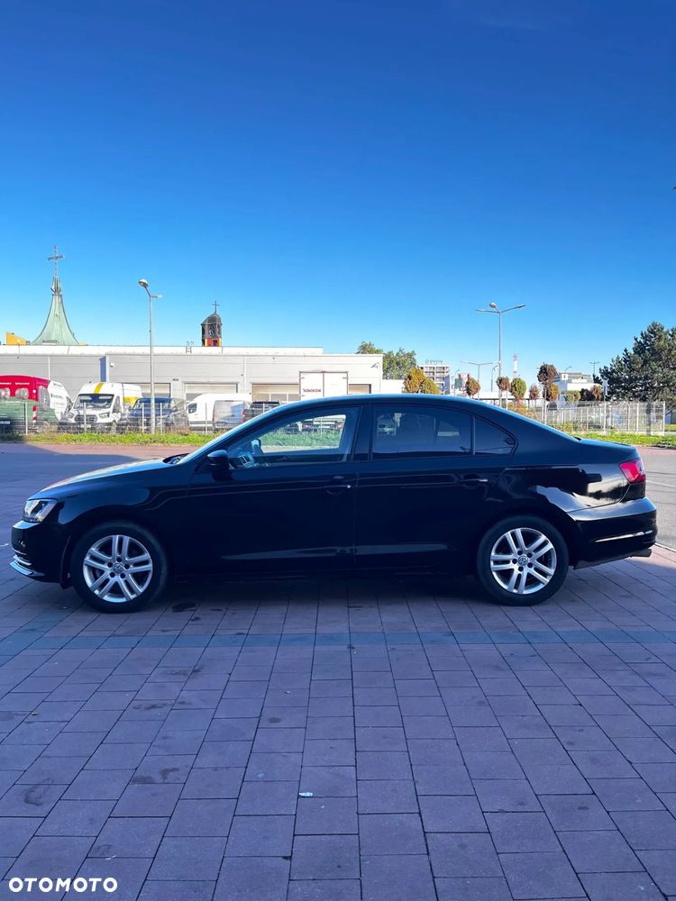 Volkswagen Jetta - 4