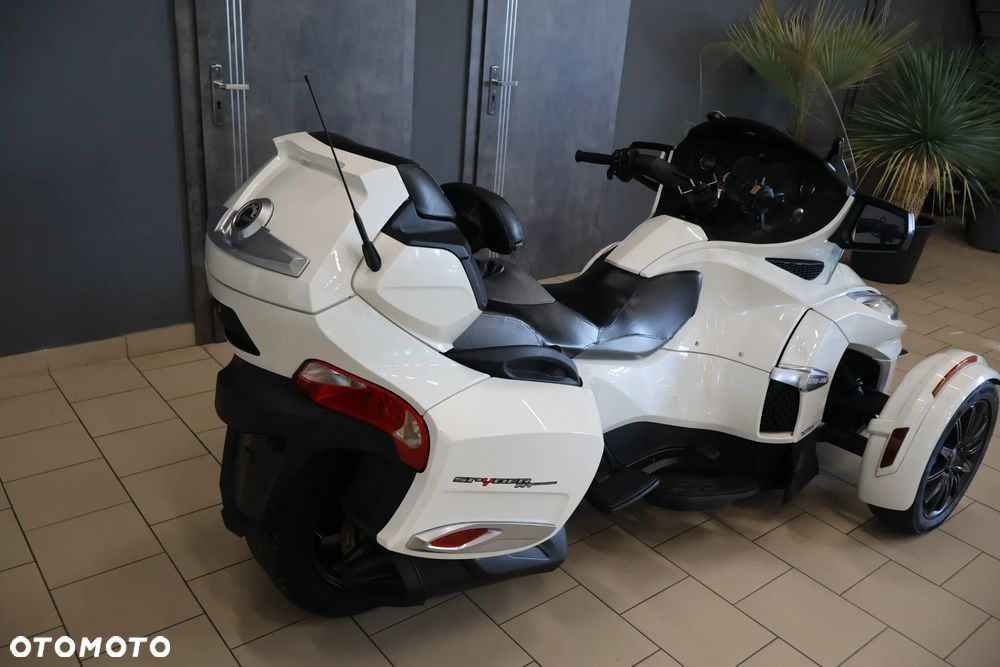 Can-Am Spyder - 24