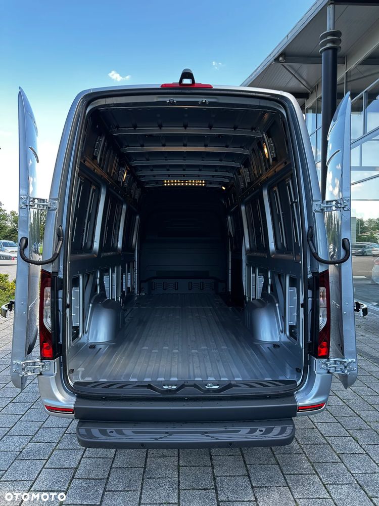 Mercedes-Benz Sprinter - 33
