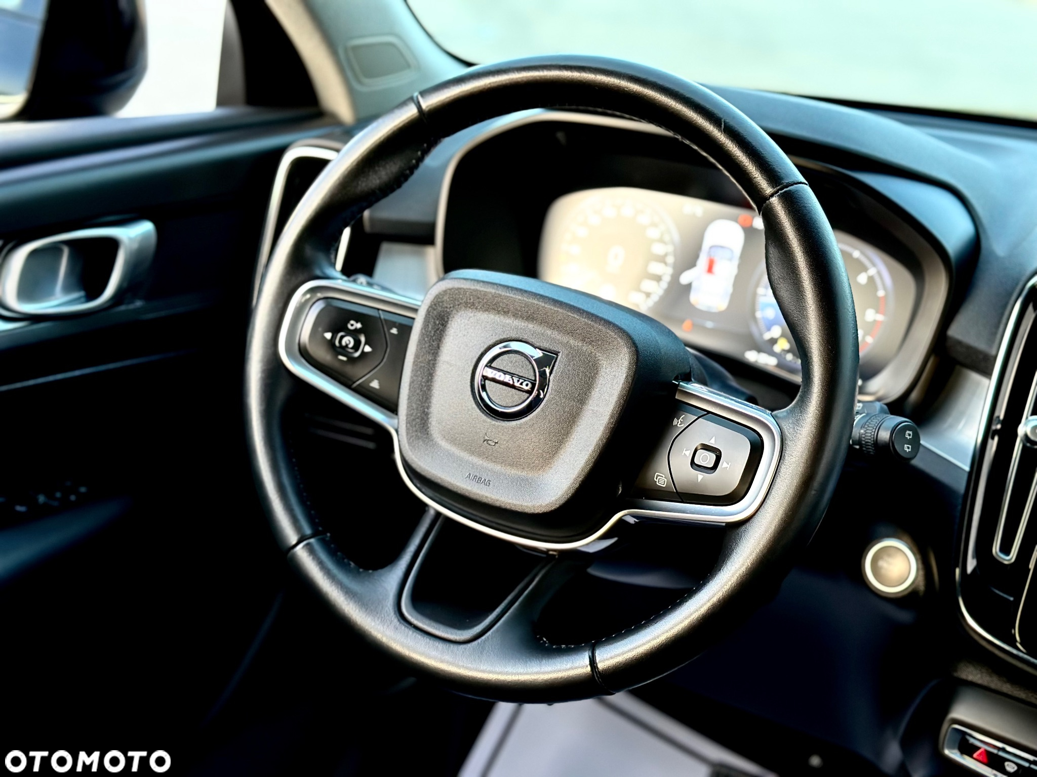 Volvo XC 40 D4 AWD Momentum Pro - 33