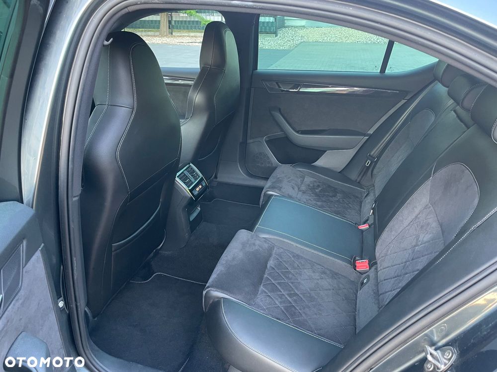Skoda Superb 2.0 TDI Sportline - 8