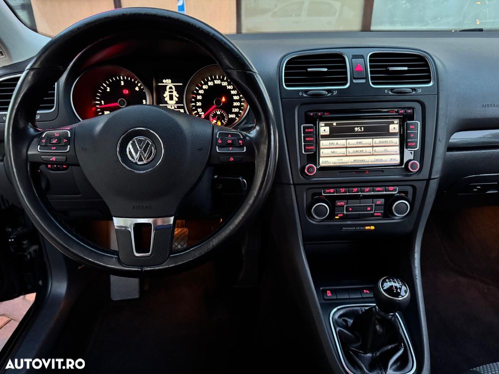 Volkswagen Golf - 6