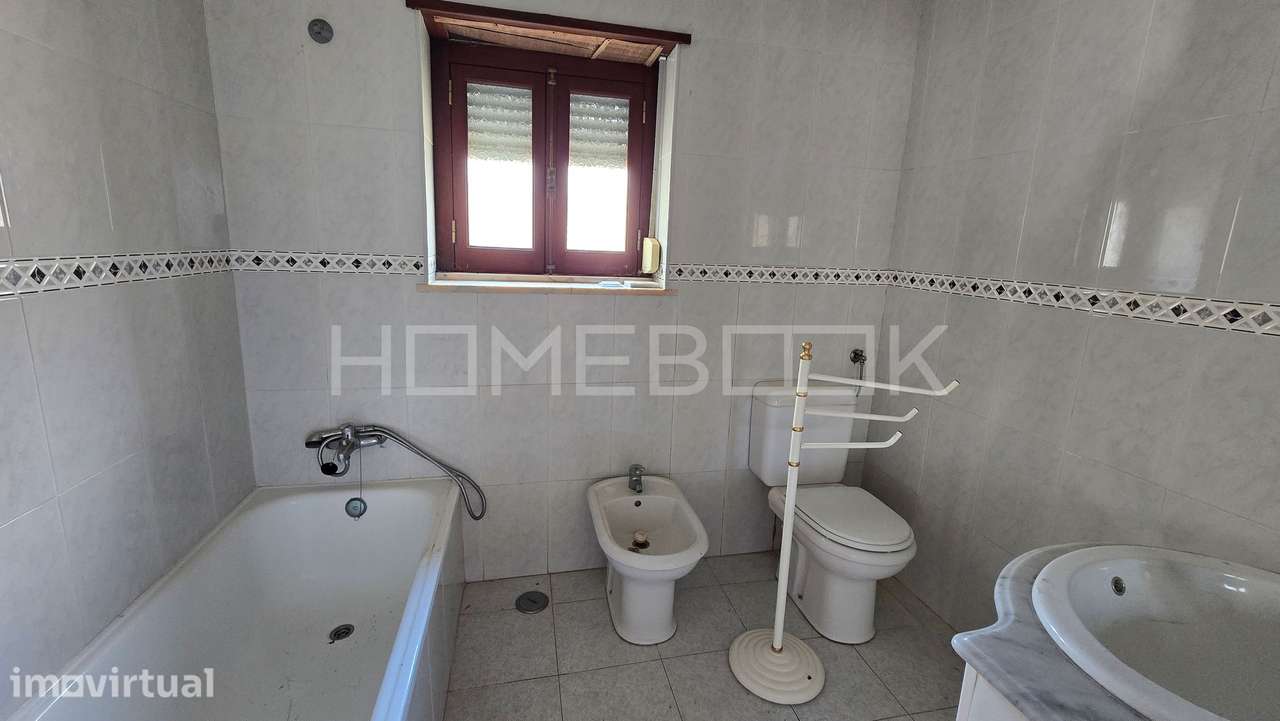 Moradia já transformada em 2 apartamentos independentes para remodelar - Grande imagem: 5/20