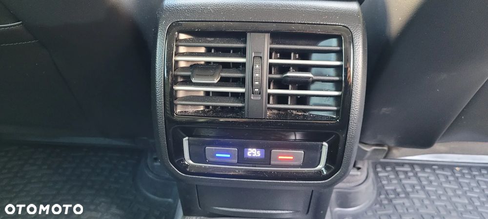 Volkswagen Passat - 16