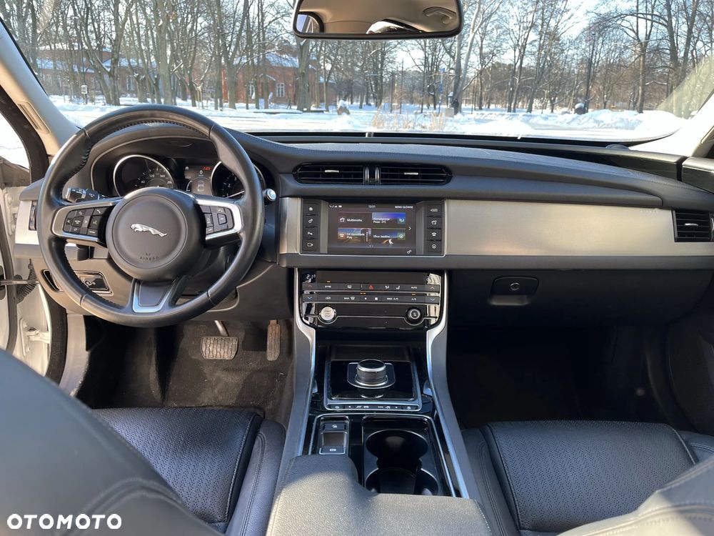 Jaguar XF 2.0 T Prestige - 12