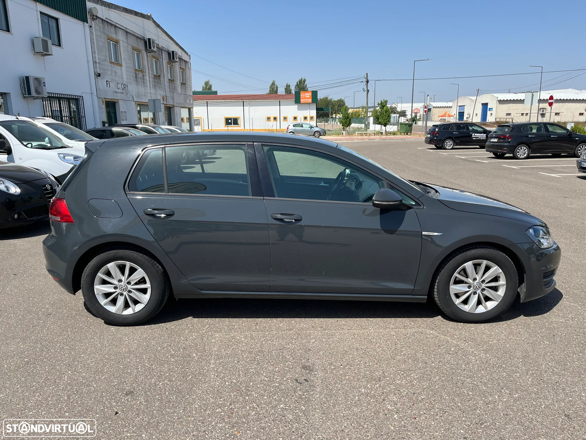 VW Golf 1.6 TDi BlueMotion Confortline - 6