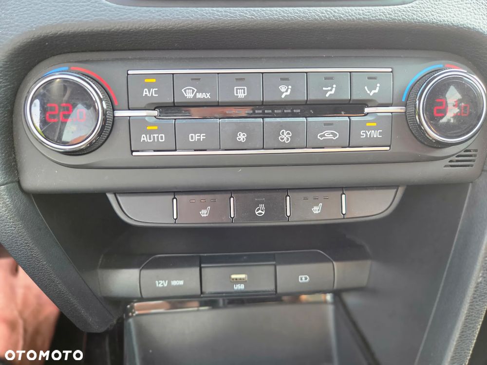Kia Ceed 1.6 CRDi Eco-Dynamics+ (48V Mild-Hybrid) Platinum Edition - 7