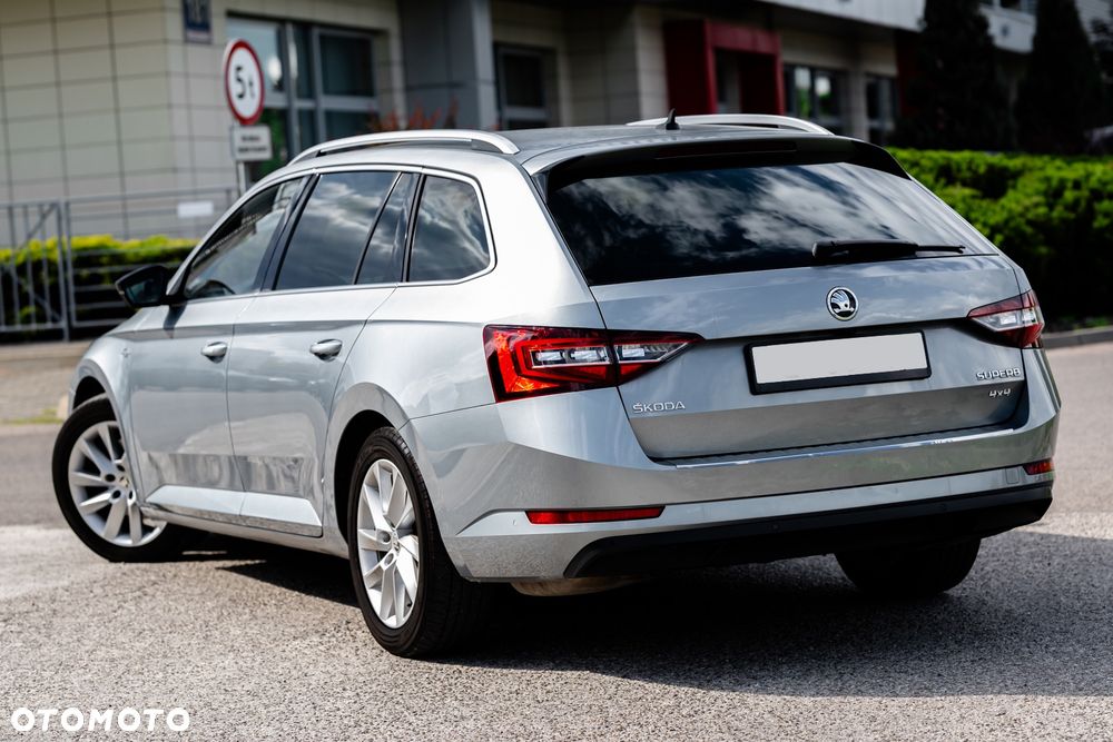 Skoda Superb 2.0 TDI 4x4 L&K DSG - 10