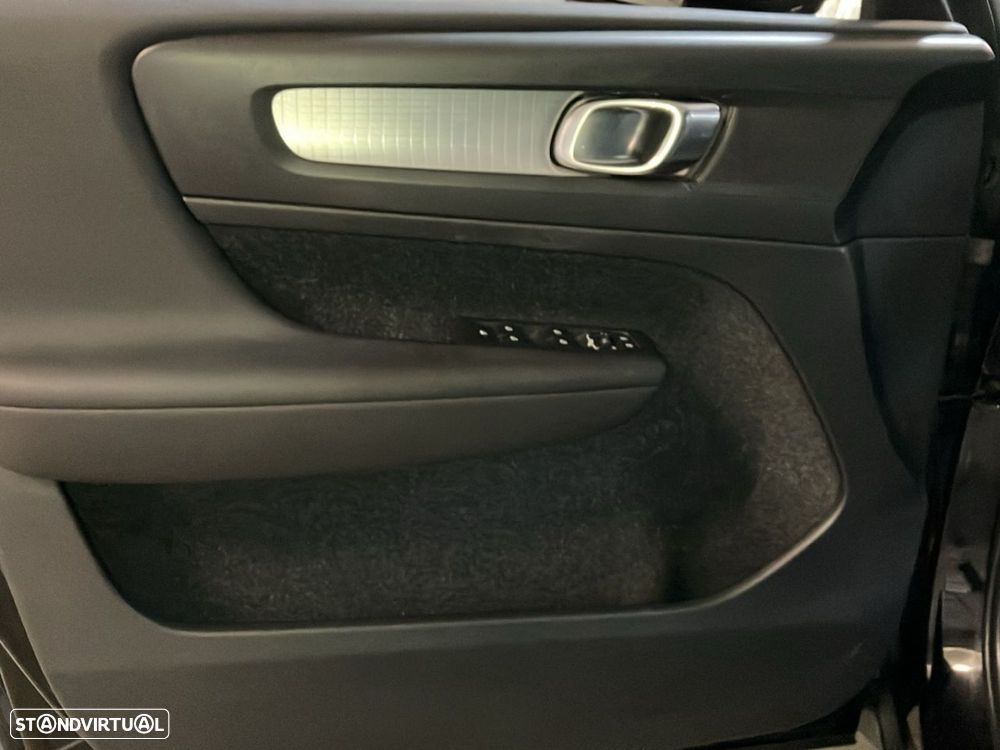 Volvo XC 40 1.5 T3 Momentum Plus - 21