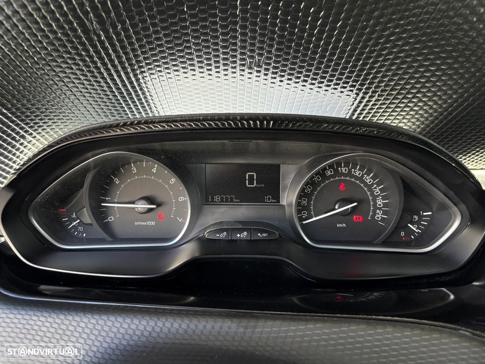 Peugeot 2008 1.2 PureTech Allure - 12