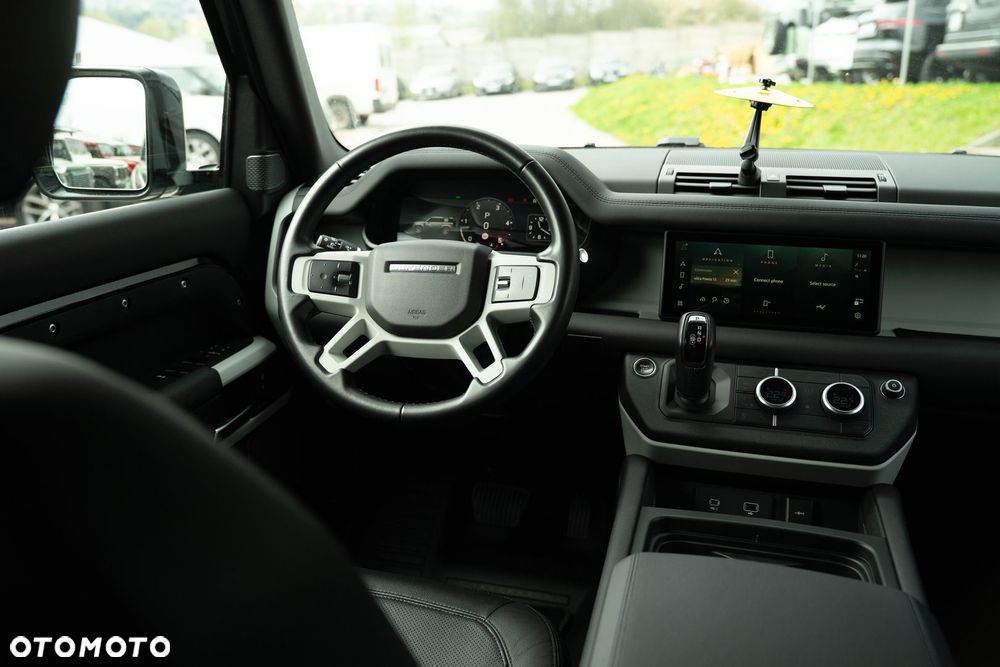Land Rover Defender - 38