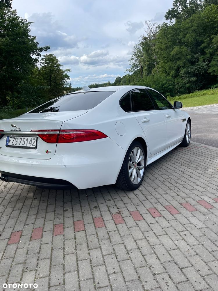 Jaguar XF 2.0 i4D R-Sport - 3