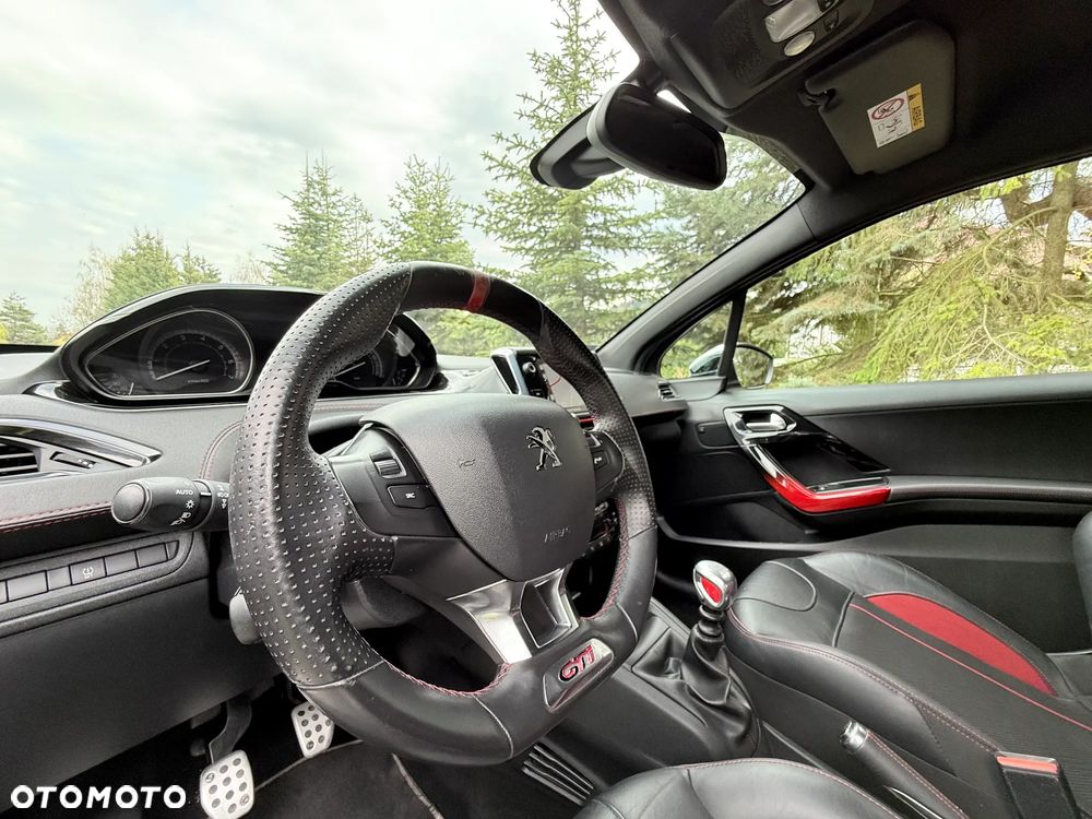Peugeot 208 GTI 200 THP - 20