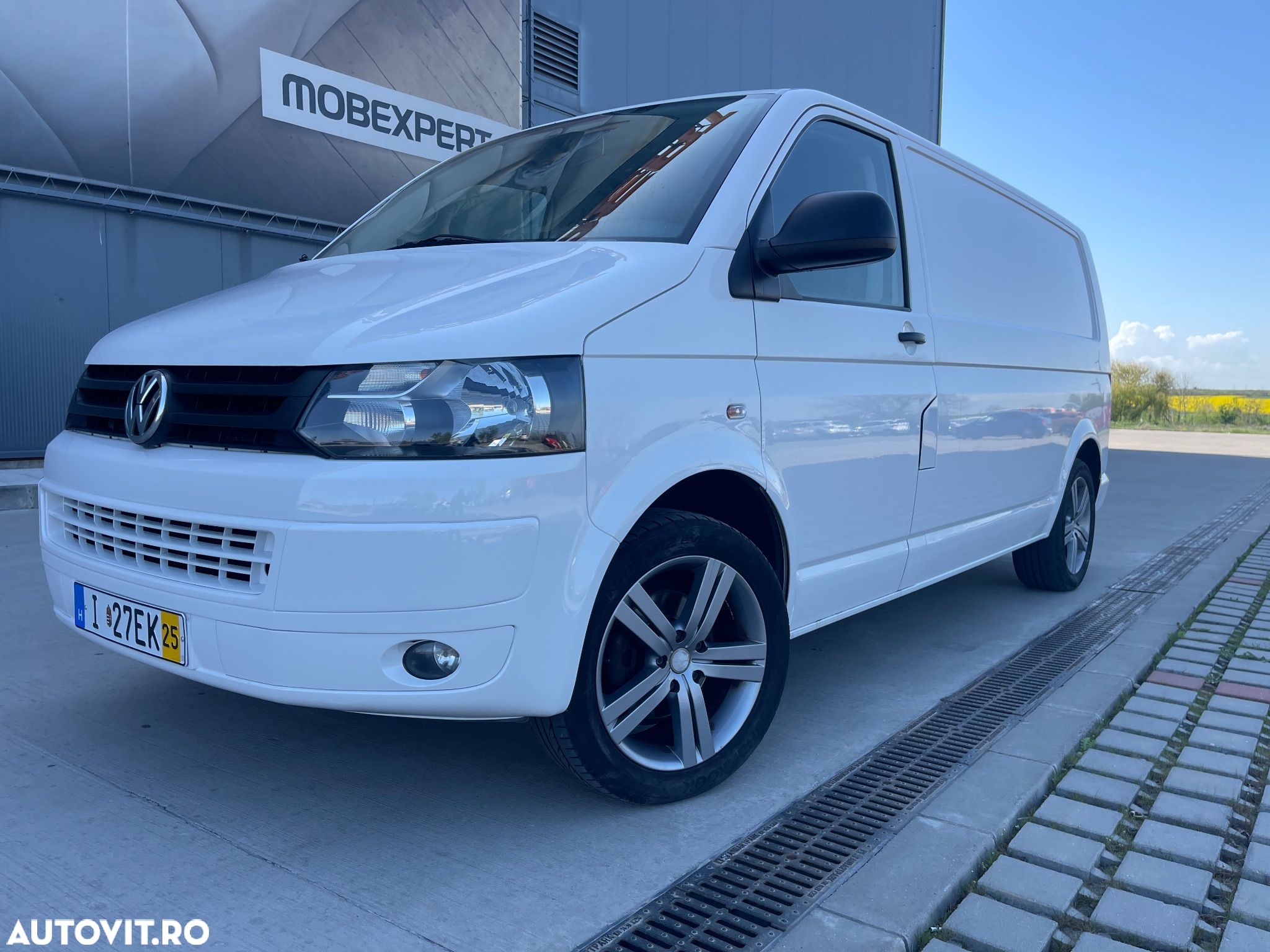 Volkswagen Transporter - 1