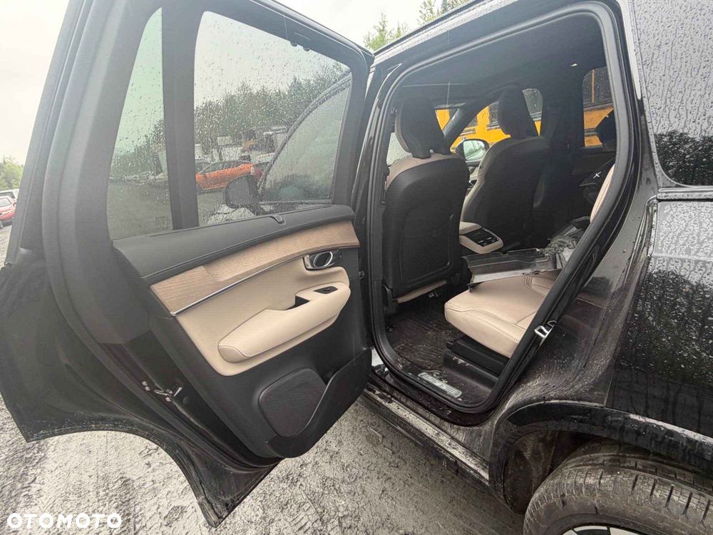 Volvo XC 90 - 9