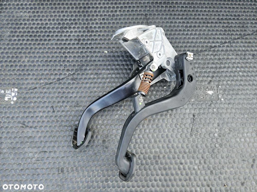 Pedały 678711/10 6761310 Pedał Czujnik Hamulca Sprzegła Stelaż Manual Europa BMW 3 E90 E91 E92 - 19