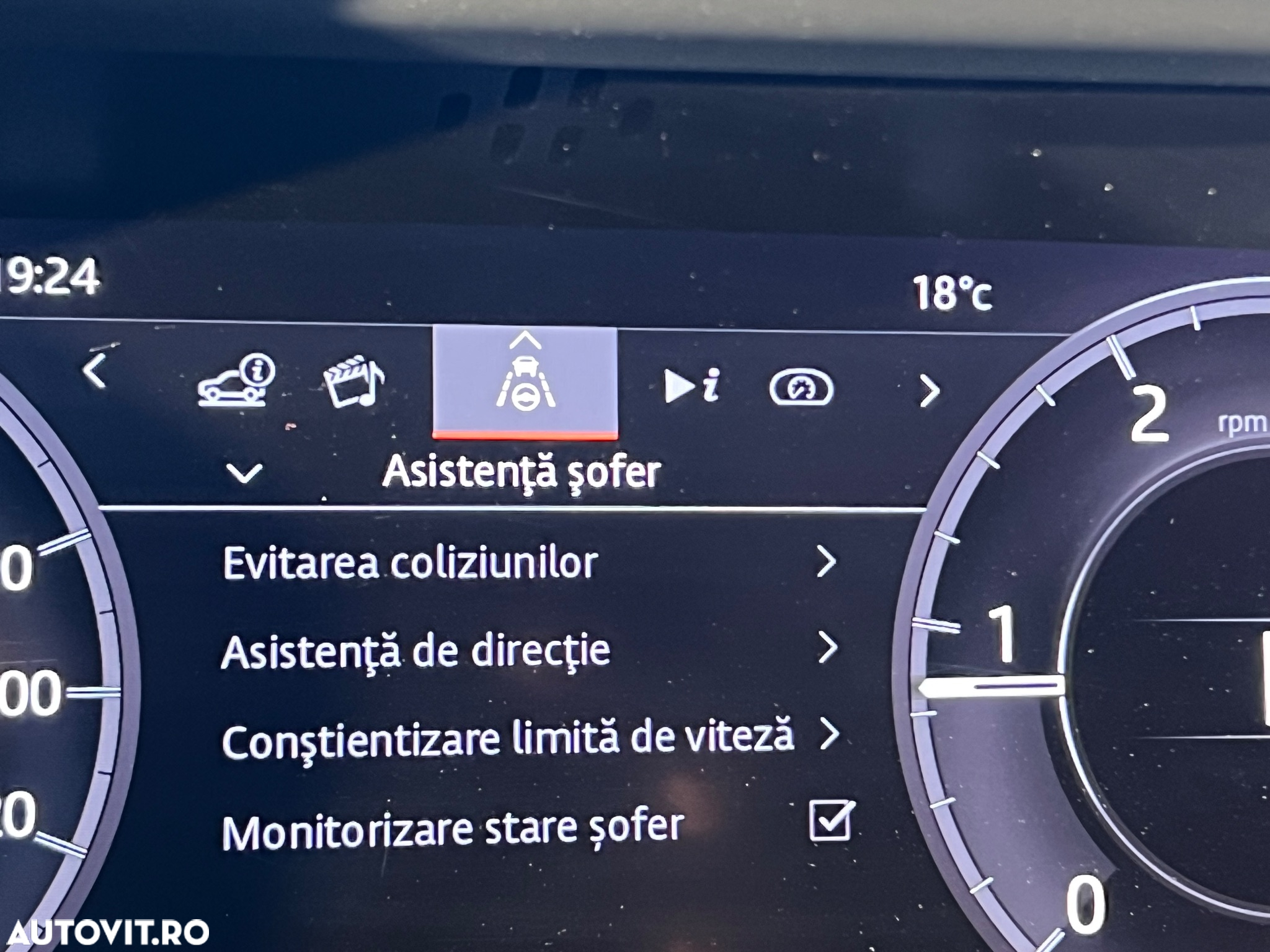 Land Rover Discovery Sport 2.0 D180 R-Dynamic MHEV SE - 16