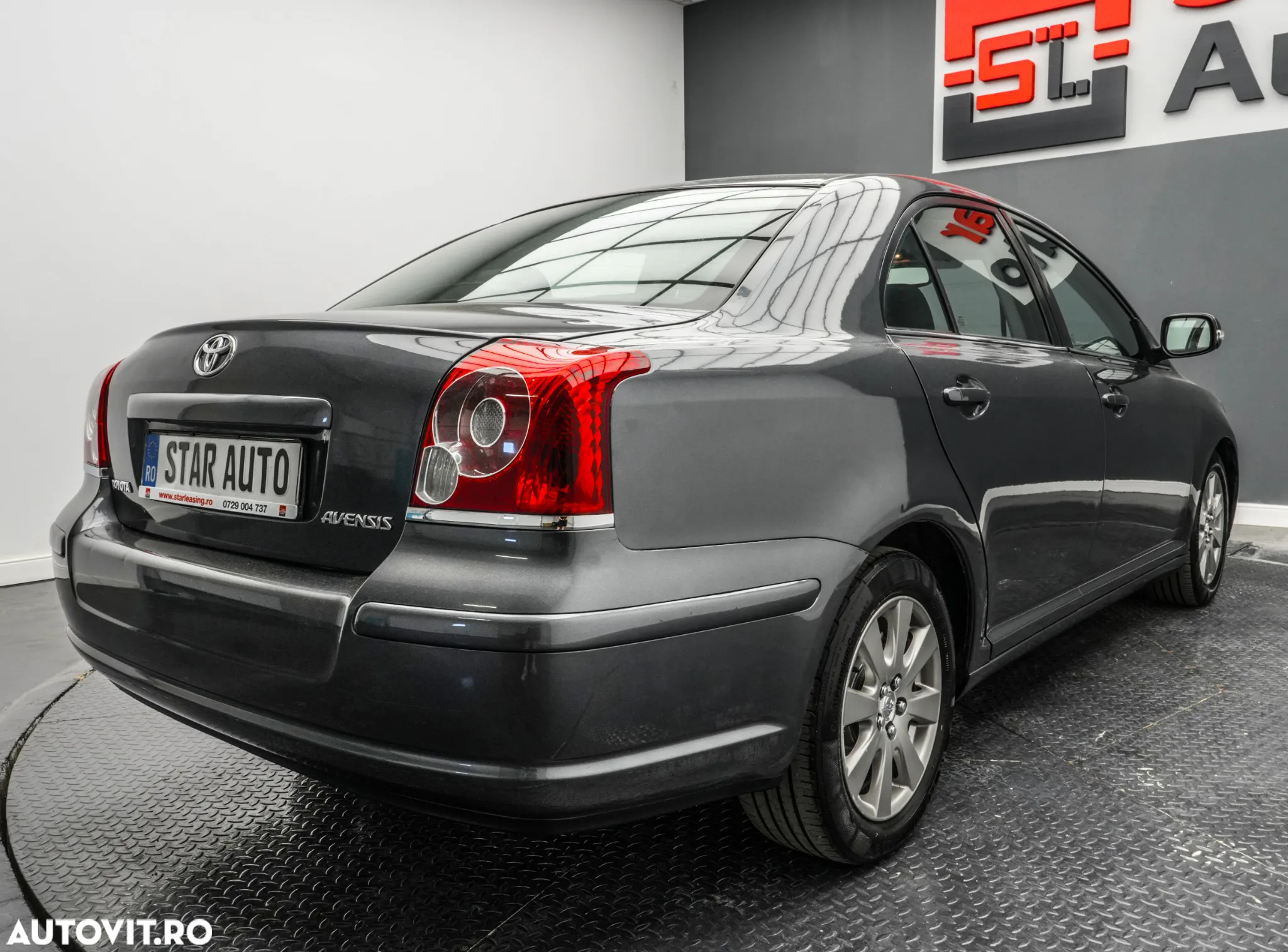 Toyota Avensis 1.8 Sedan Terra - 6