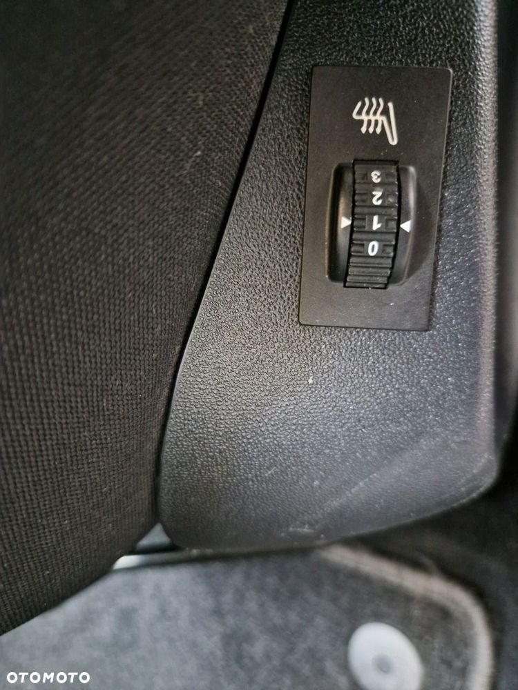 Peugeot 208 - 13