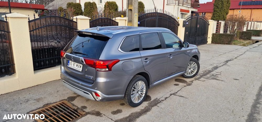 Mitsubishi Outlander 2.4 4WD Diamant+ - 4