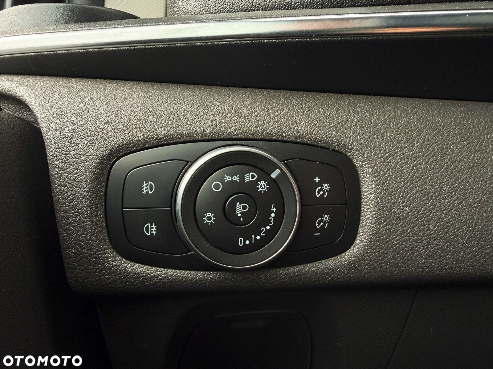 Ford Tourneo Custom - 16