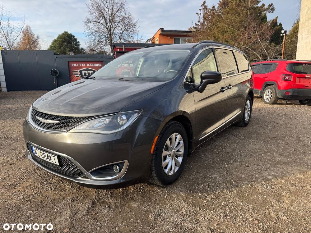 Chrysler Pacifica - 1