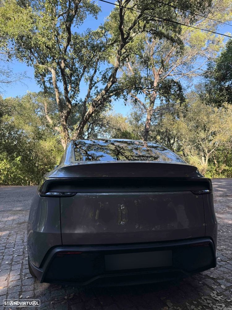 Tesla Model Y - 4