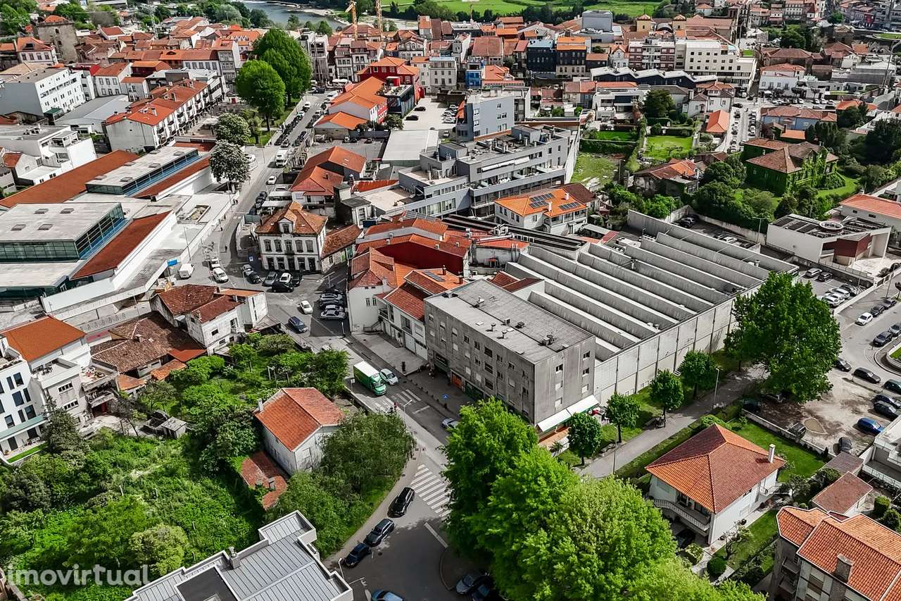 T3 no Centro de Barcelos, com Suíte e 3 frentes - Grande imagem: 3/30