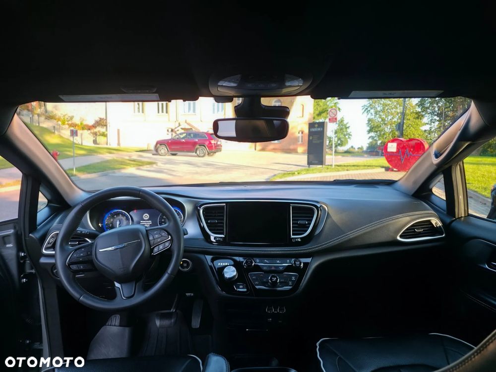 Chrysler Pacifica - 18