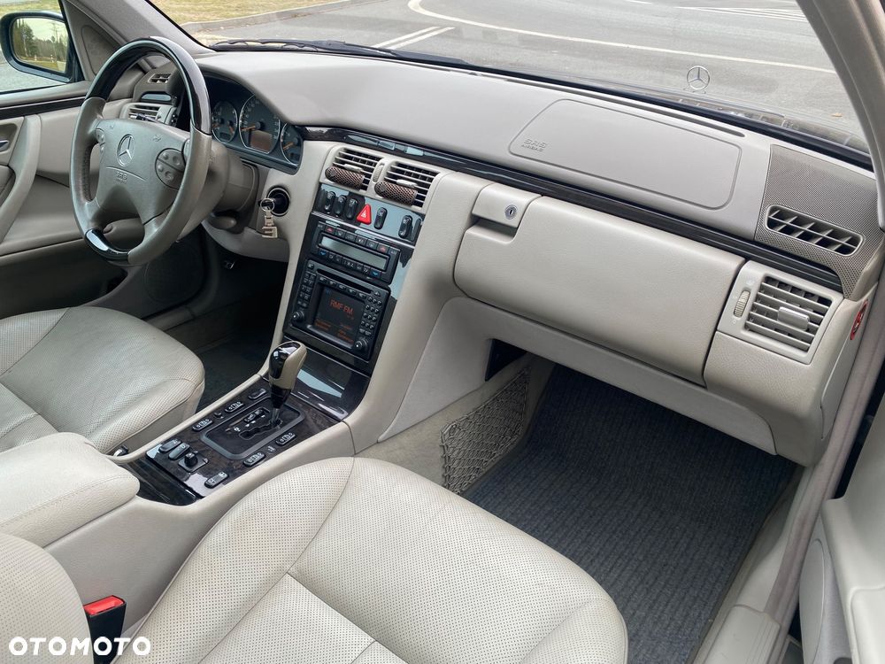 Mercedes-Benz Klasa E 320 T CDI Avantgarde - 8