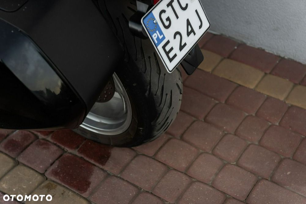 Honda VFR - 8