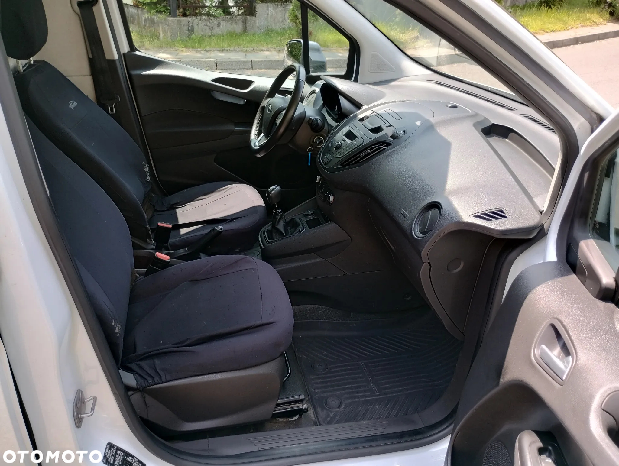 Ford Transit Courier - 13