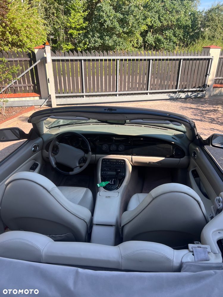 Jaguar XK8 4.0 - 12