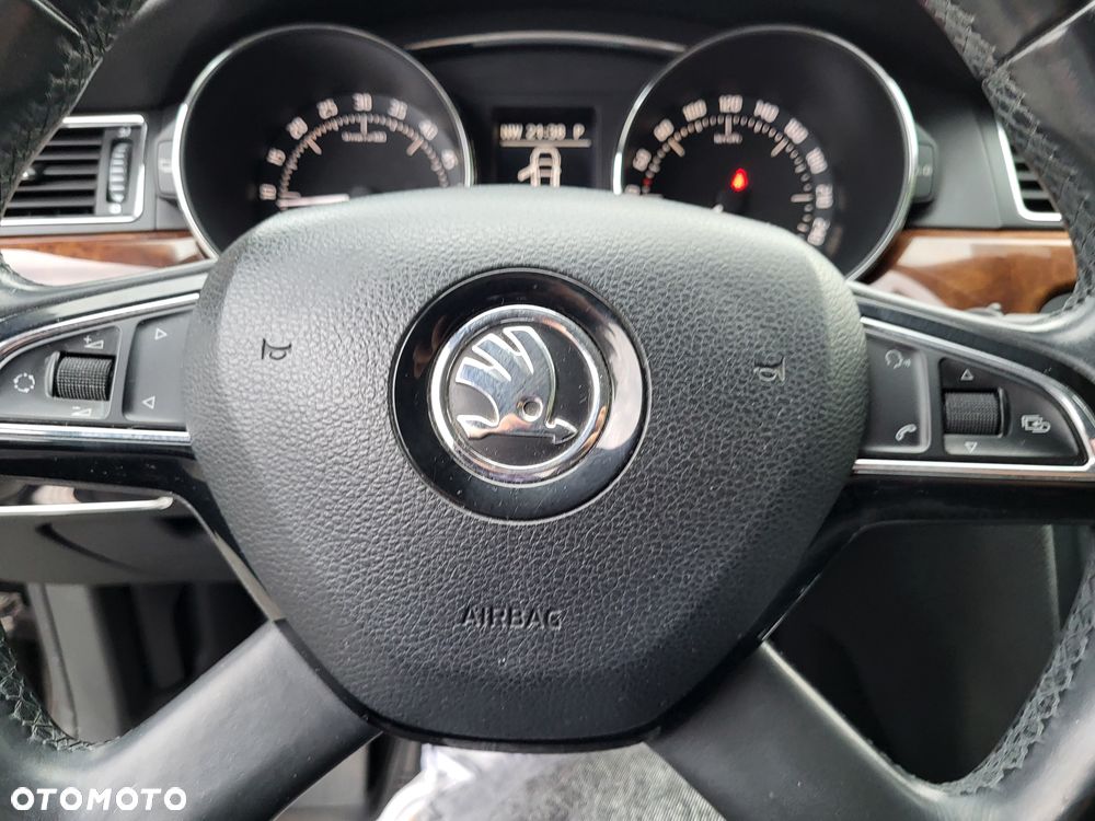 Skoda Superb 2.0 TDI Ambition DSG - 8