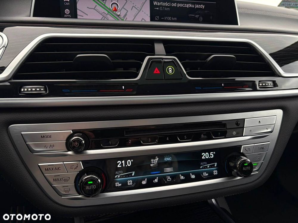 BMW Seria 7 750i xDrive sport - 26