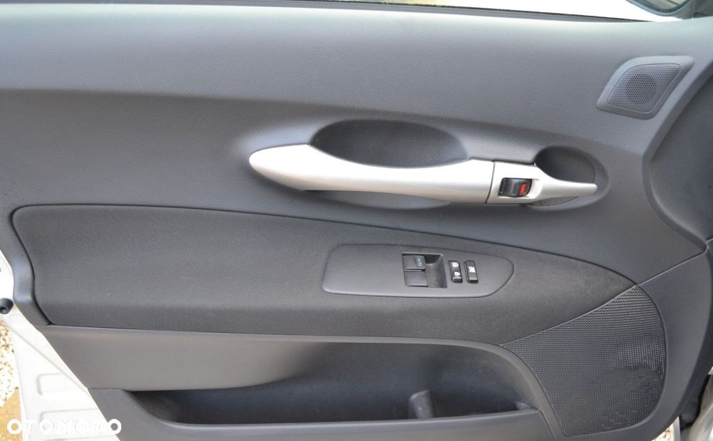 Toyota Auris 1.33 VVT-i Terra - 22