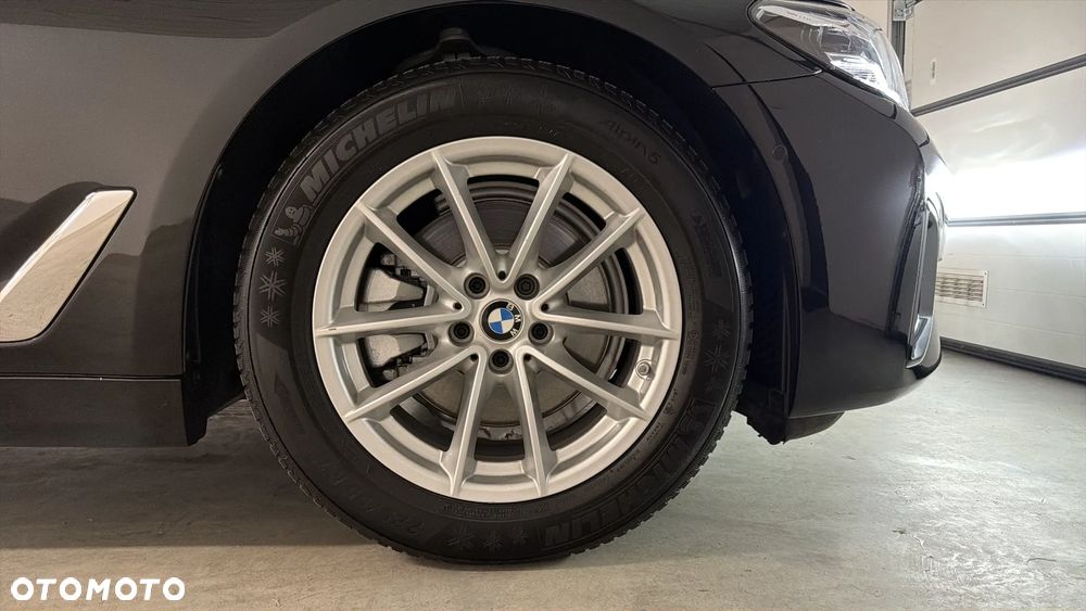 BMW Seria 5 520d mHEV - 34