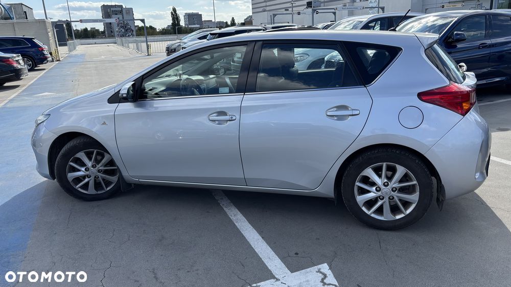 Toyota Auris 2012 photo 5