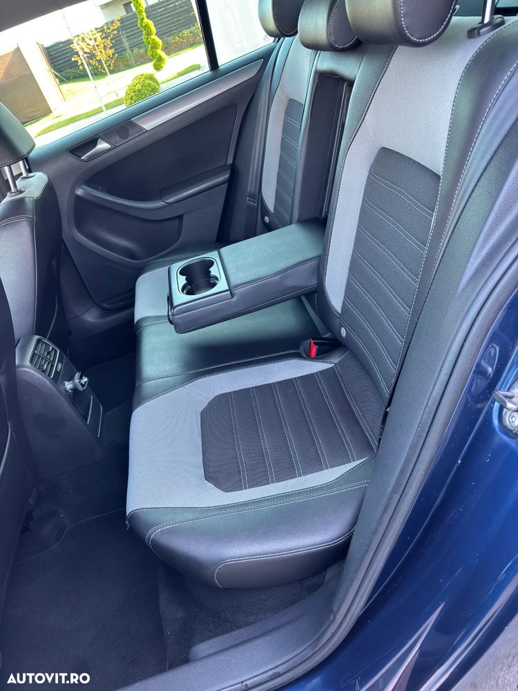 Volkswagen Jetta 2.0 TDI DSG Highline - 4