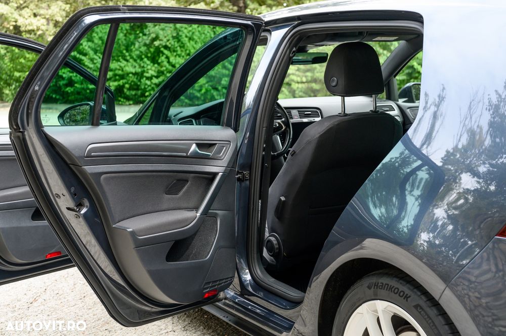 Volkswagen Golf - 37