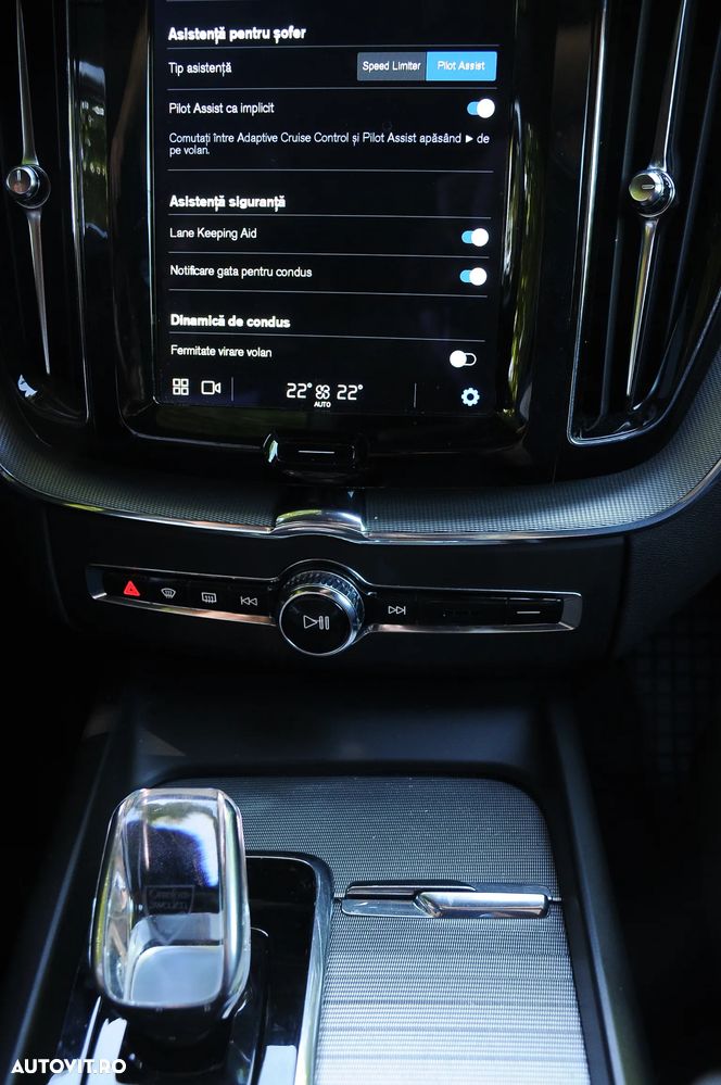 Volvo XC 60 B4 MHEV R-Design - 18