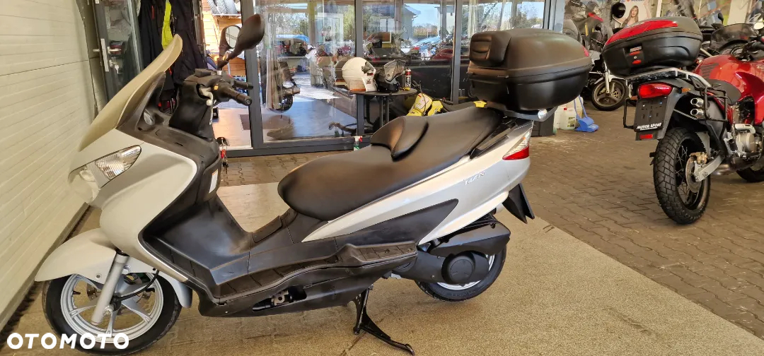 Suzuki Burgman - 24