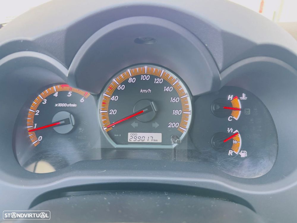 Toyota Hilux - 10