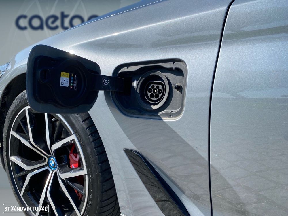 BMW 530 e Pack Desportivo M - 3