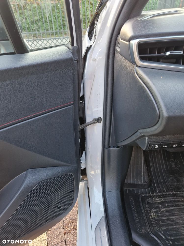Toyota Corolla 2.0 Hybrid GR Sport Dynamic - 31