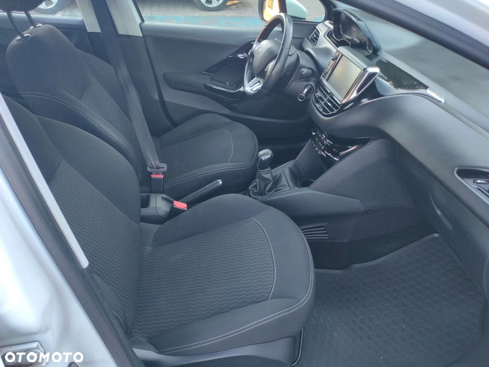 Peugeot 208 1.2 PureTech Style - 13