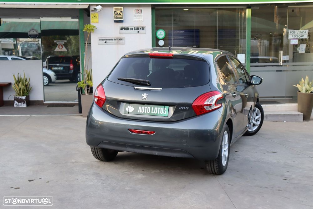 Peugeot 208 1.2 VTi SE Style - 5