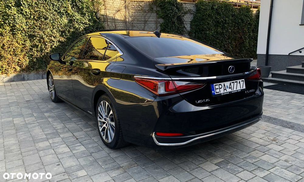 Lexus ES 300h Business Edition - 8