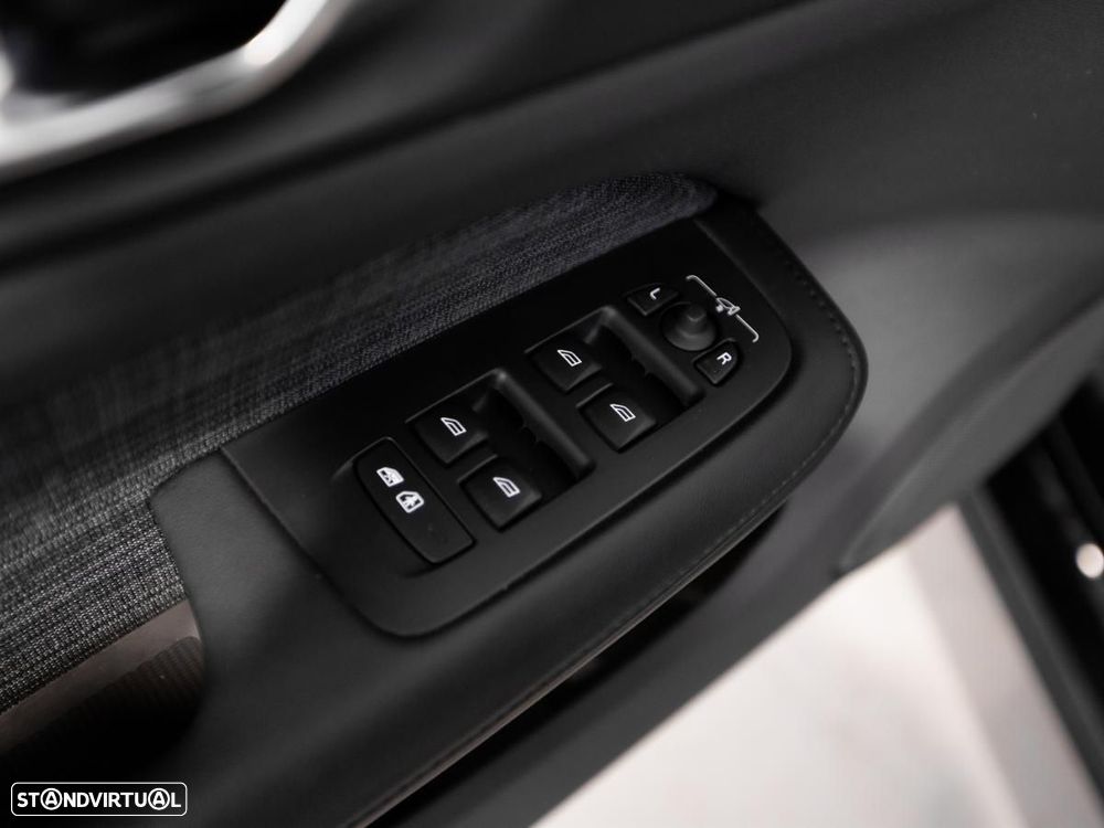 Volvo V60 2.0 T6 AWD TE Essential - 27